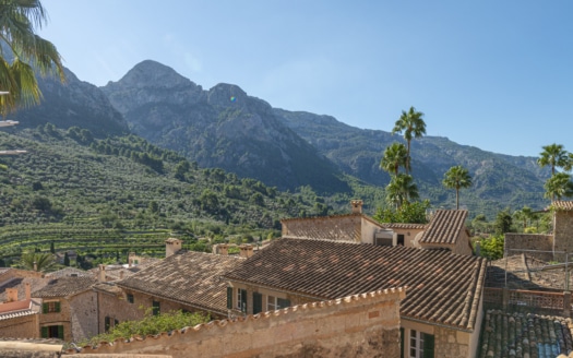 D-4828 Charmantes, renoviertes Naturstein Stadthaus in Fornalutx mit Ferienvermietungslizenz & schönen Ausblick 24