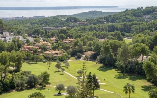 4987 INVESTITION! Grundstück in Son Vida in Ruhelage & herrlichem Blick auf das Meer und die Bucht von Palma 1