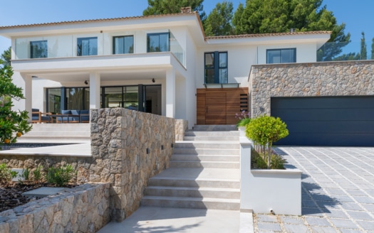 V-4675 EXKLUSIV! Moderne Luxus Villa mit Teil-Meerblick und mediterranem Flair in Nova Santa Ponsa