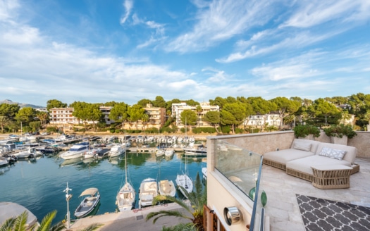 5038-120 Saniertes Duplex-Apartment in Santa Ponsa mit traumhaftem Blick auf das Meer und den Hafen 27