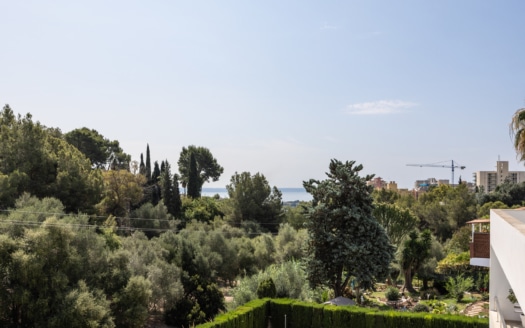 5051 Edle Duplex Dachgeschosswohnung in Bonanova mit Fern-Meerblick