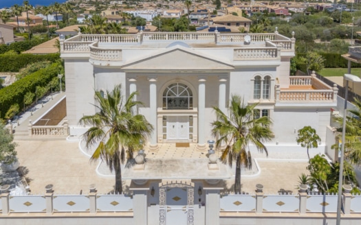 5059 Außergewöhnliche Villa in Badia Blava mit großer Pool Terrasse und eleganter Ausstattung 2