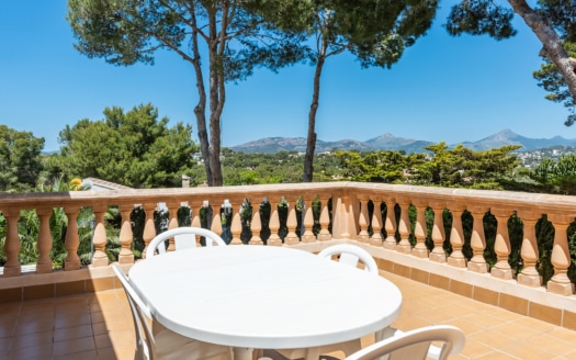 5081 Mediterrane Villa in Santa Ponsa mit herrlichem Bergblick & viel Potenzial 1