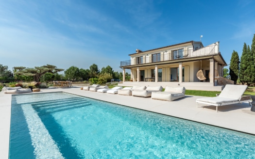 5089 Moderne Finca in Santa Eugenia mit Blick auf die Berge 12