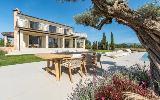 5089 Moderne Finca in Santa Eugenia mit Blick auf die Berge 4