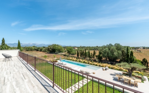 5089 Moderne Finca in Santa Eugenia mit Blick auf die Berge 53