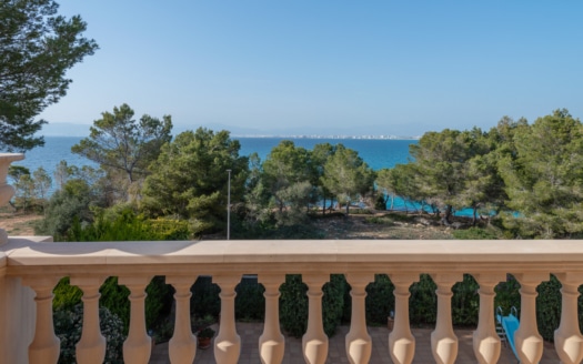 V-3443 Spektakuläre Villa in Son Veri Nou in 1. Meereslinie mit Blick auf die Bucht von Palma