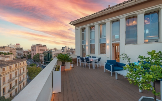 P-3864 Designer Duplex Penthouse in Palma mit gr. Terrasse, beeindruckendem Lichtdesign und Meerblick