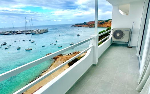 5157 Penthouse in Port Adriano mit unbezahlbarem Meer- und Hafenblick