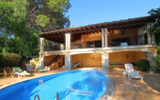 V-1539 Mediterrane Villa auf großem Grundstück mit Pool und Golfblick in Top Lage in Son Vida