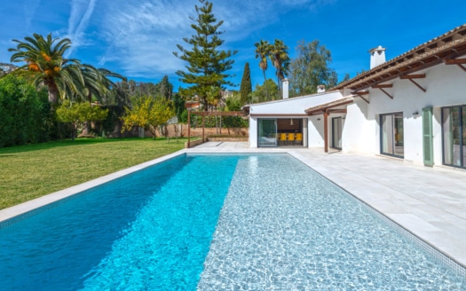 V-4374 Geschmackvoll eingerichtete Villa mit Vermietungslizenz in Son Vida mit Blick auf den Golfplatz